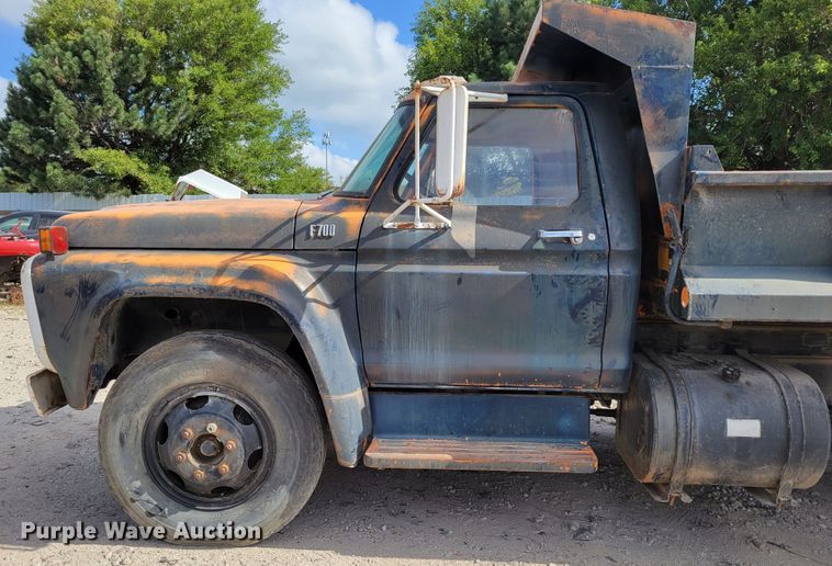 image for item DM2456 1978 Ford F700  dump truck