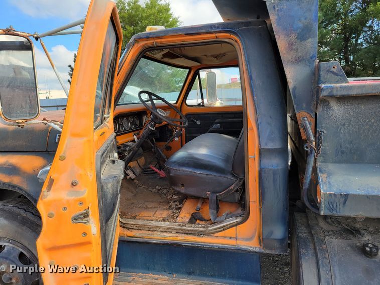 image for item DM2456 1978 Ford F700  dump truck