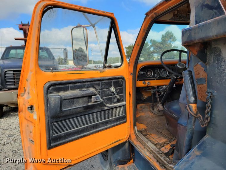 image for item DM2456 1978 Ford F700  dump truck