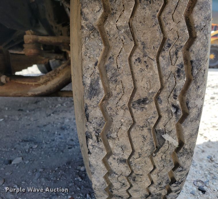 image for item DM2456 1978 Ford F700  dump truck