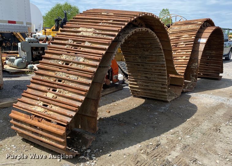 image for item DM4193 Excavator tracks