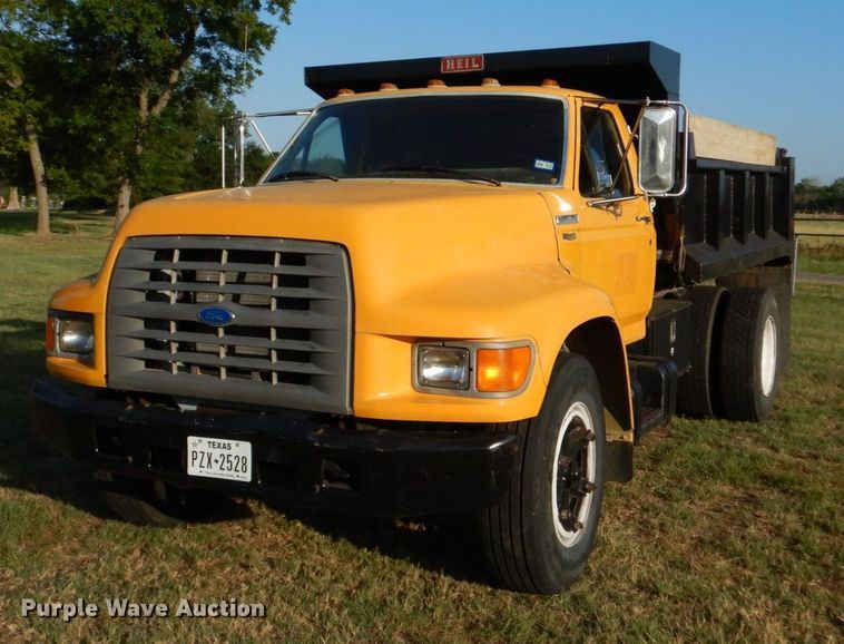 image for item DO1475 1995 Ford F700  dump truck