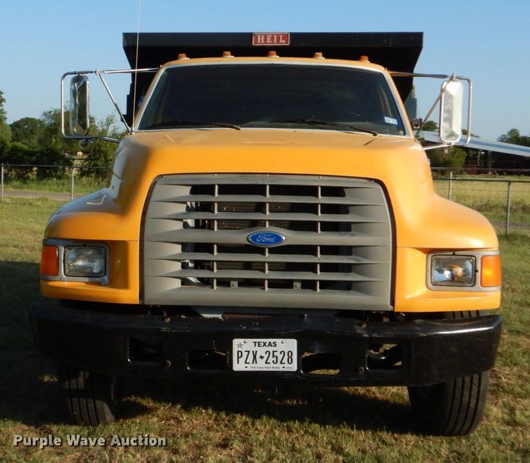 image for item DO1475 1995 Ford F700  dump truck