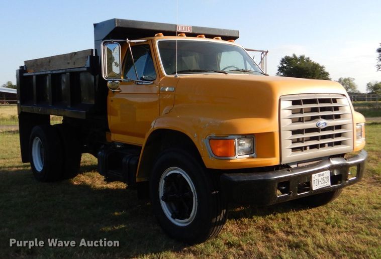 image for item DO1475 1995 Ford F700  dump truck
