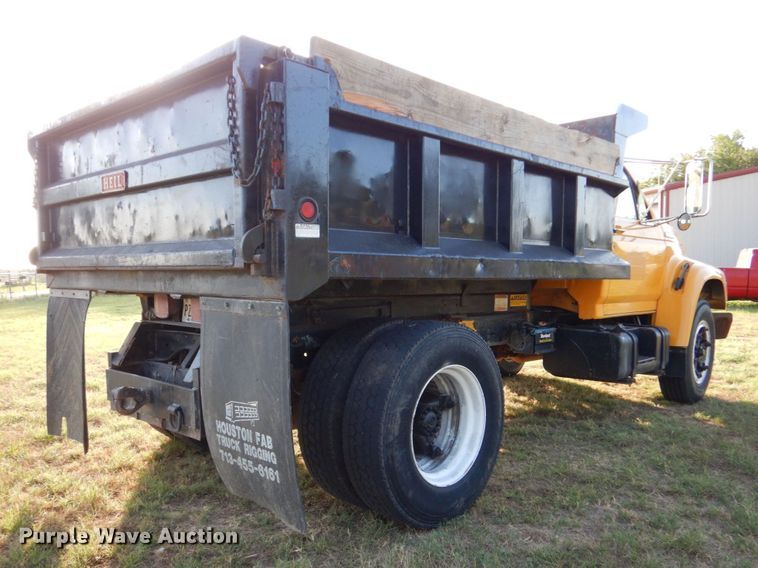 image for item DO1475 1995 Ford F700  dump truck
