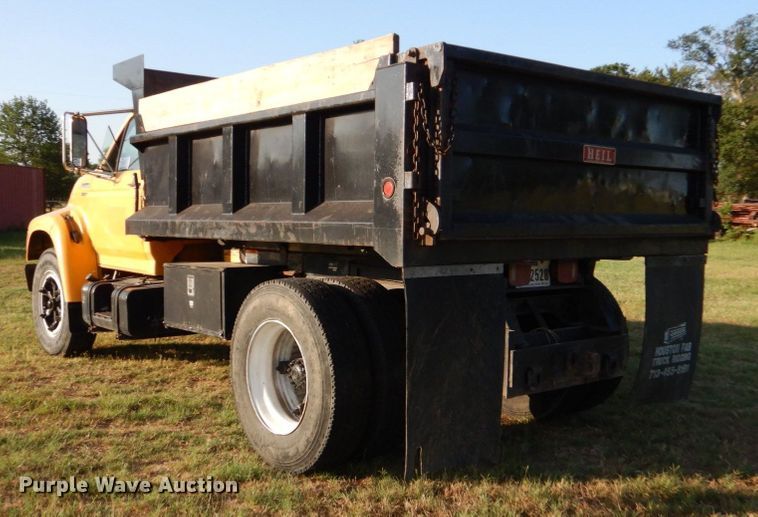 image for item DO1475 1995 Ford F700  dump truck