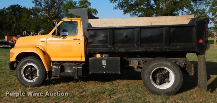 image for item DO1475 1995 Ford F700  dump truck