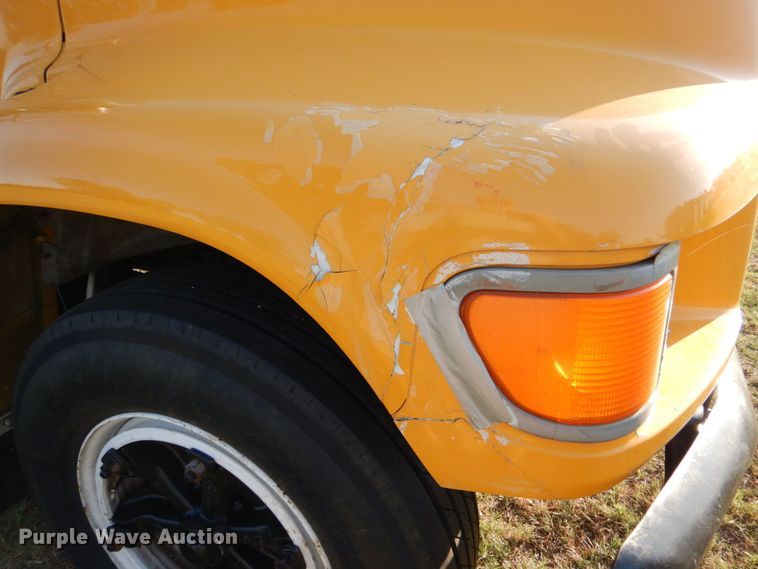 image for item DO1475 1995 Ford F700  dump truck