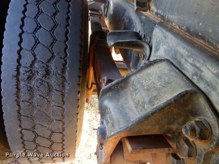 image for item DO1475 1995 Ford F700  dump truck