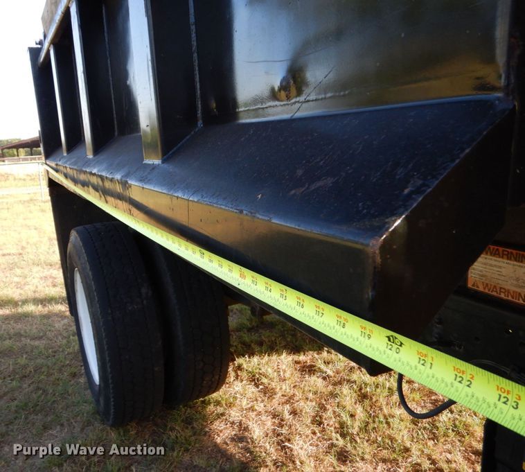 image for item DO1475 1995 Ford F700  dump truck