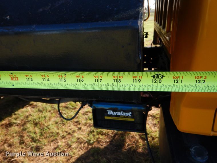 image for item DO1475 1995 Ford F700  dump truck