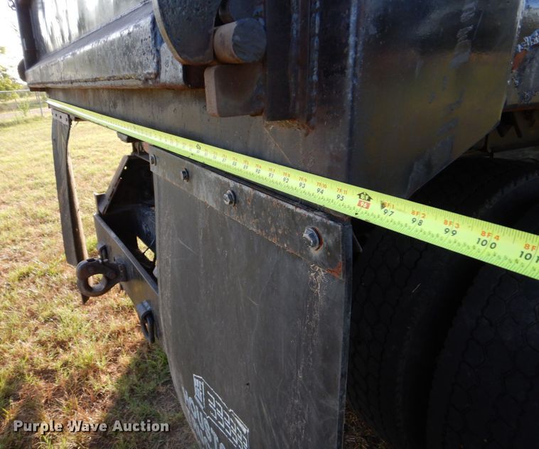 image for item DO1475 1995 Ford F700  dump truck