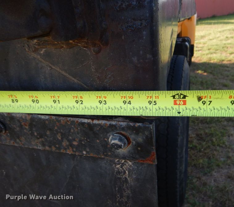 image for item DO1475 1995 Ford F700  dump truck