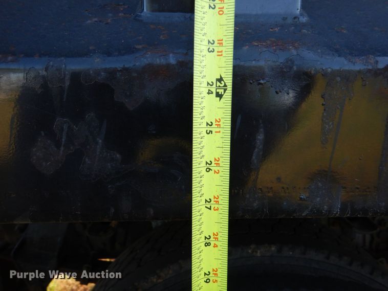 image for item DO1475 1995 Ford F700  dump truck