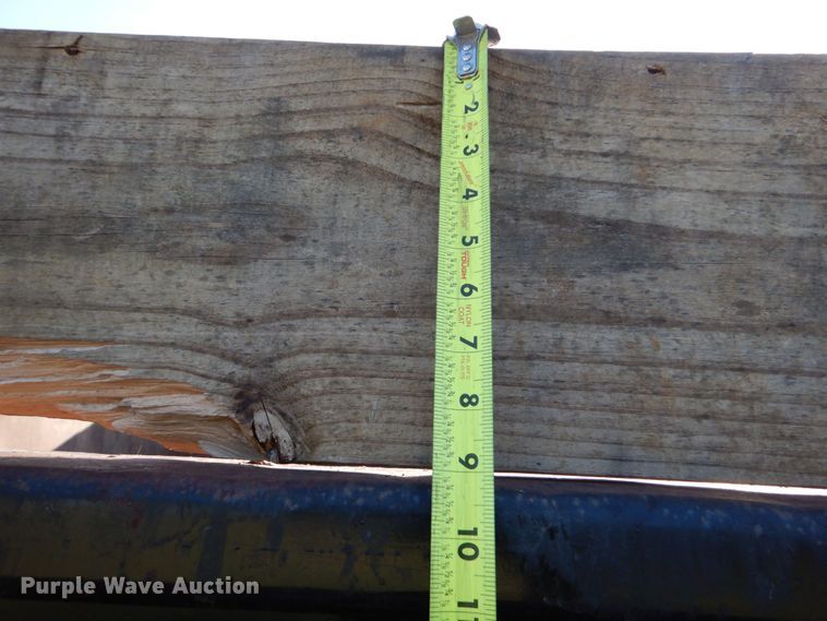 image for item DO1475 1995 Ford F700  dump truck