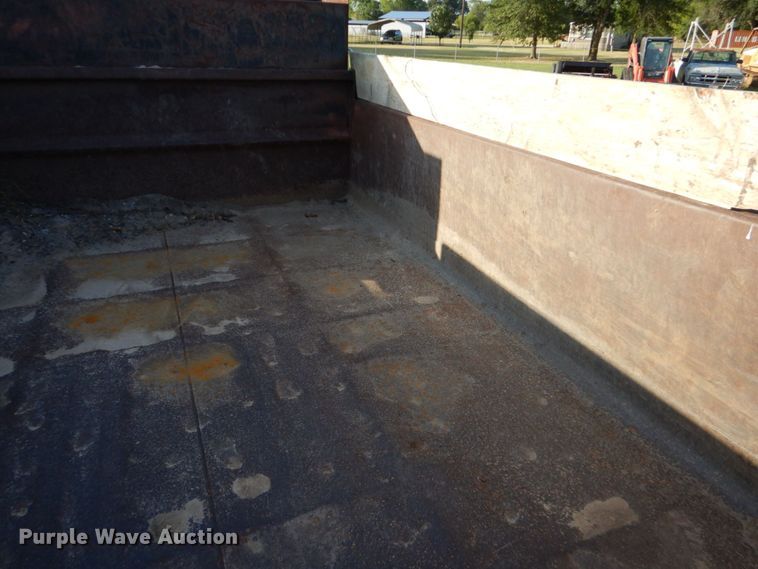 image for item DO1475 1995 Ford F700  dump truck