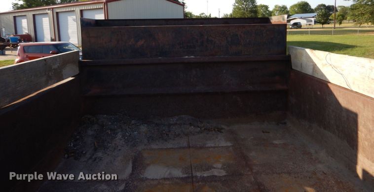 image for item DO1475 1995 Ford F700  dump truck