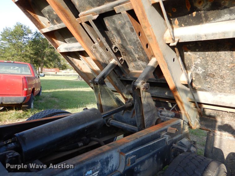 image for item DO1475 1995 Ford F700  dump truck