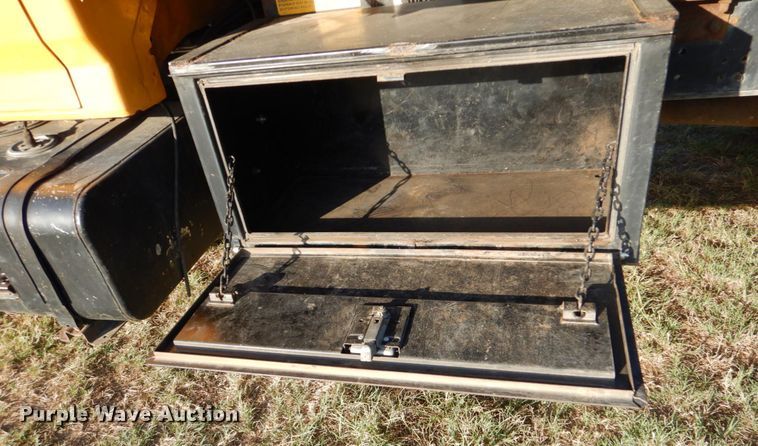 image for item DO1475 1995 Ford F700  dump truck