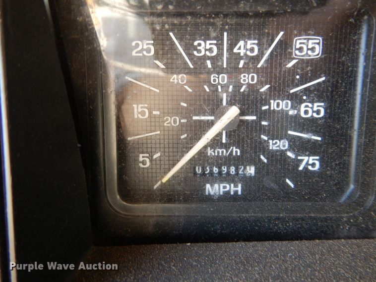 image for item DO1475 1995 Ford F700  dump truck