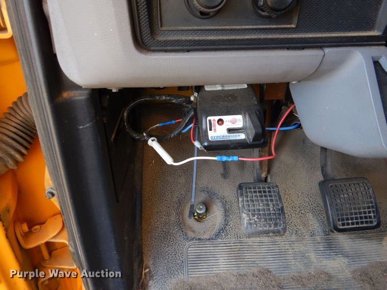 image for item DO1475 1995 Ford F700  dump truck