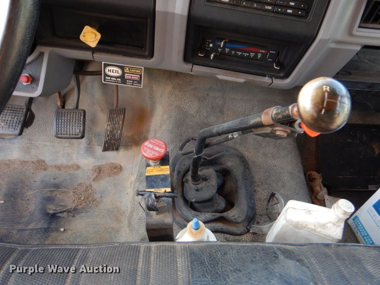 image for item DO1475 1995 Ford F700  dump truck