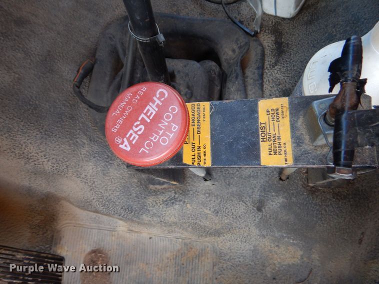 image for item DO1475 1995 Ford F700  dump truck