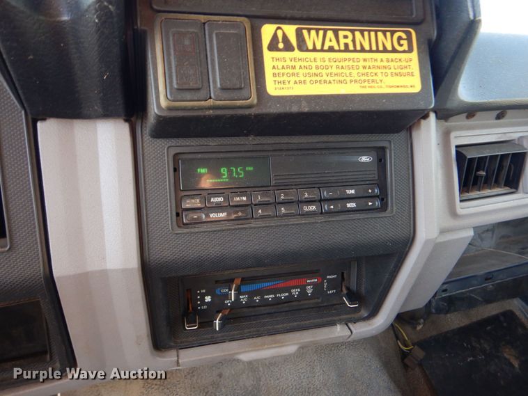 image for item DO1475 1995 Ford F700  dump truck