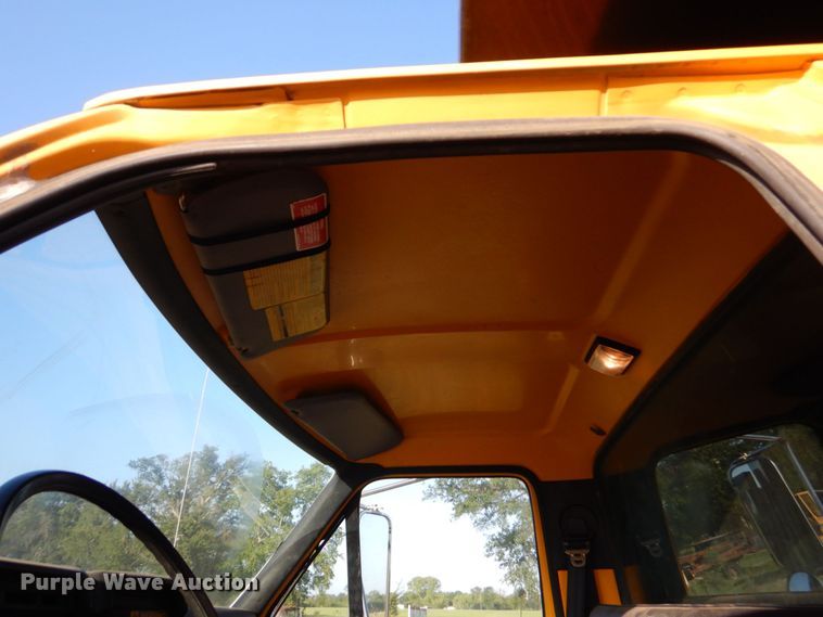 image for item DO1475 1995 Ford F700  dump truck