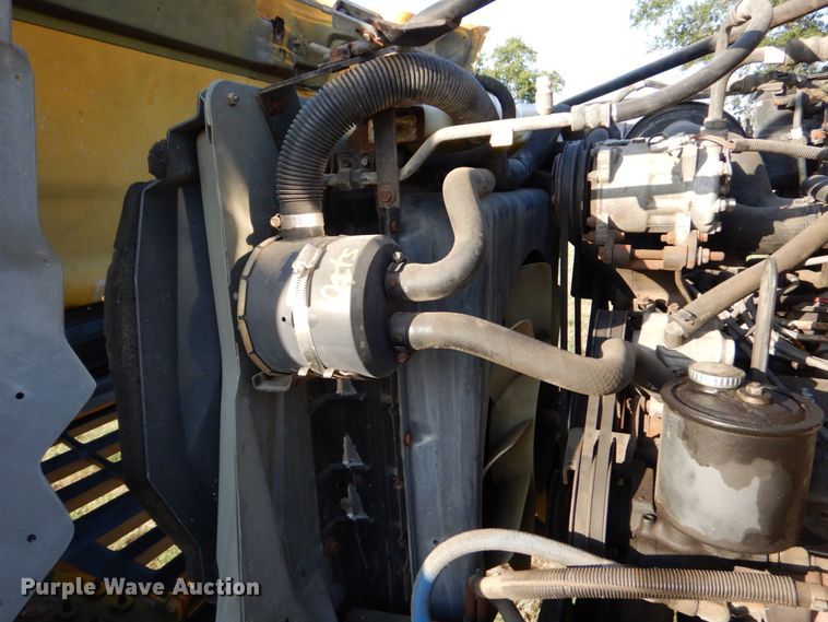 image for item DO1475 1995 Ford F700  dump truck