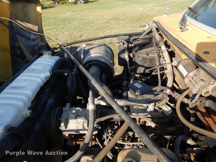 image for item DO1475 1995 Ford F700  dump truck