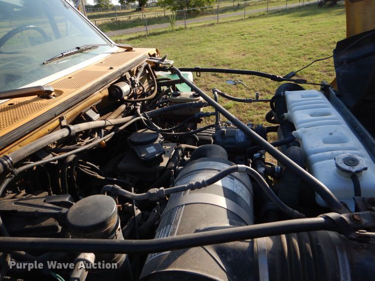 image for item DO1475 1995 Ford F700  dump truck