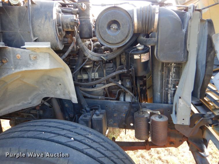 image for item DO1475 1995 Ford F700  dump truck