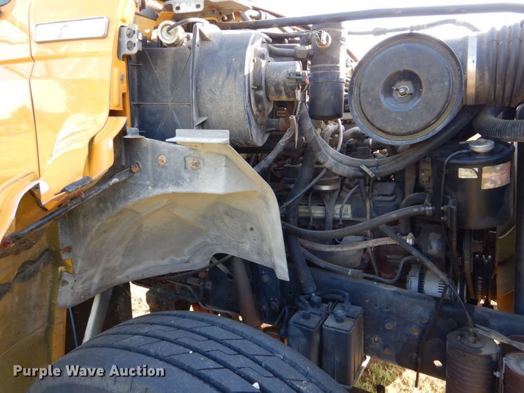 image for item DO1475 1995 Ford F700  dump truck