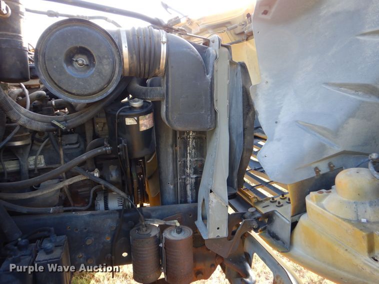 image for item DO1475 1995 Ford F700  dump truck