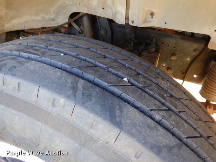 image for item DO1475 1995 Ford F700  dump truck