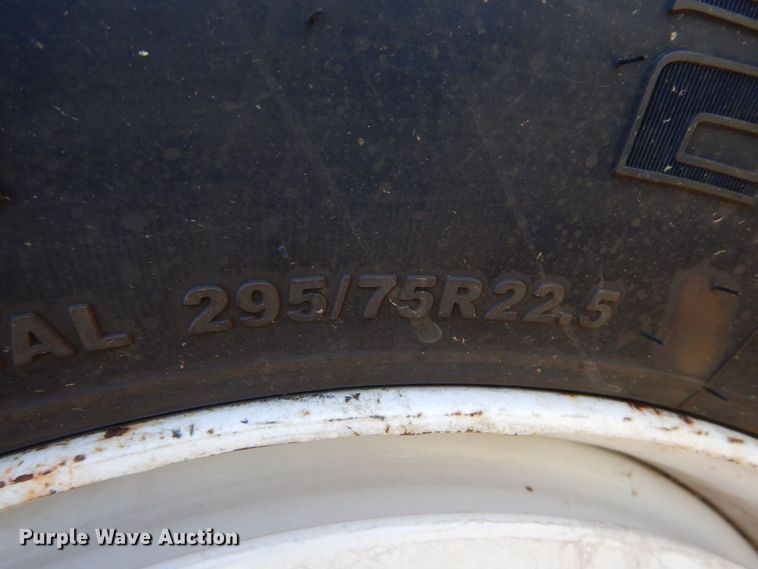 image for item DO1475 1995 Ford F700  dump truck