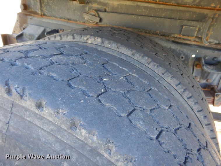 image for item DO1475 1995 Ford F700  dump truck