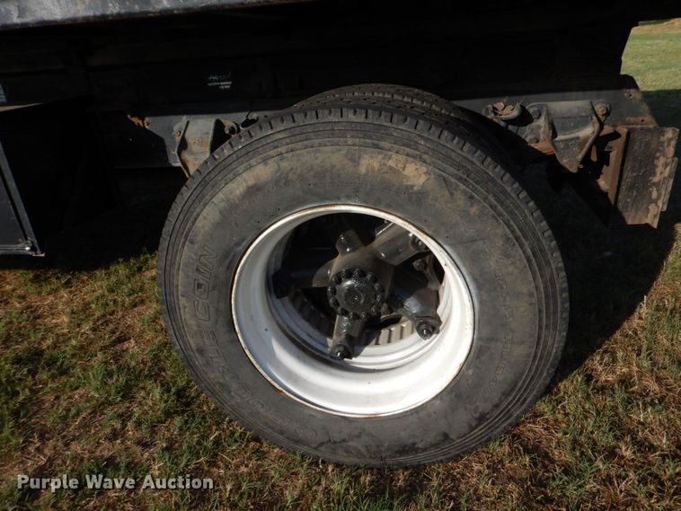 image for item DO1475 1995 Ford F700  dump truck