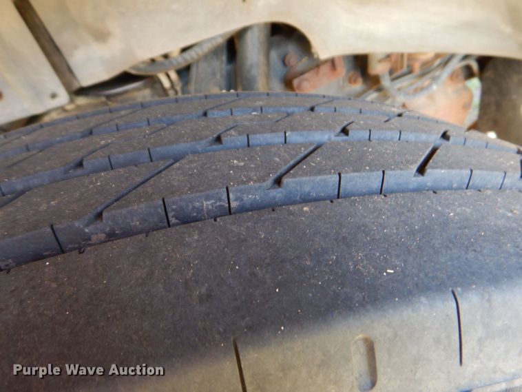 image for item DO1475 1995 Ford F700  dump truck