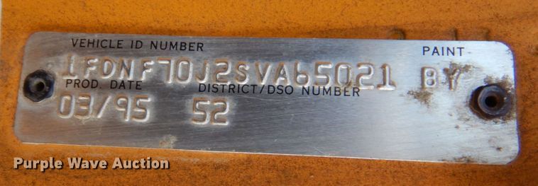 image for item DO1475 1995 Ford F700  dump truck