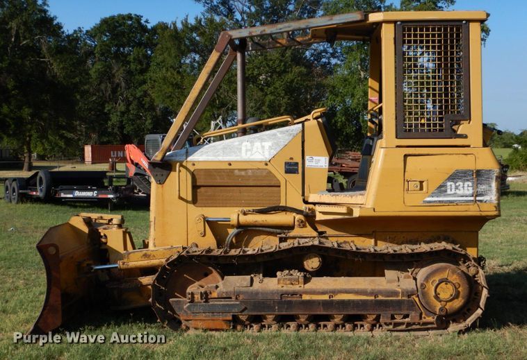 image for item DO1476 2002 Caterpillar D3G  dozer