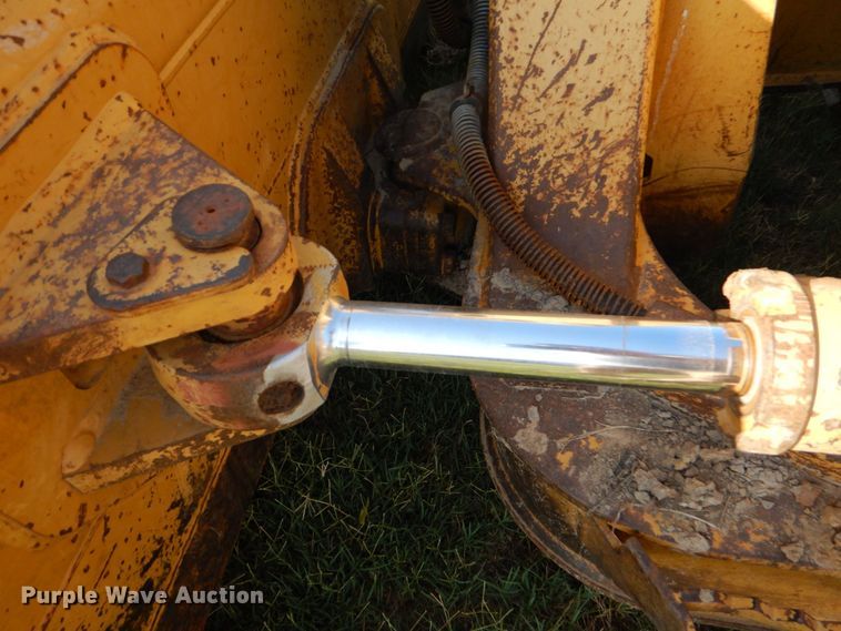 image for item DO1476 2002 Caterpillar D3G  dozer