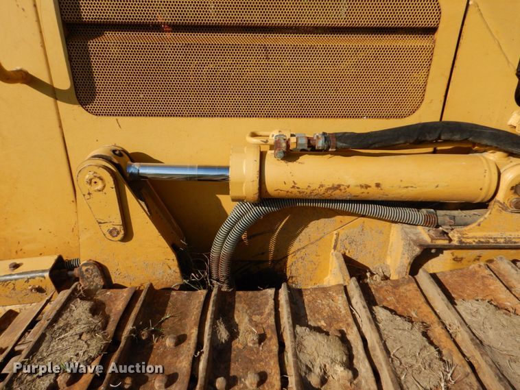 image for item DO1476 2002 Caterpillar D3G  dozer