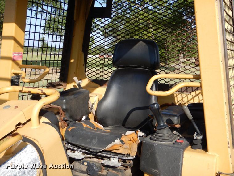 image for item DO1476 2002 Caterpillar D3G  dozer