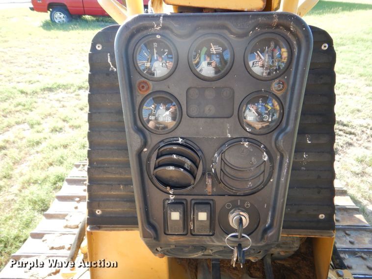 image for item DO1476 2002 Caterpillar D3G  dozer