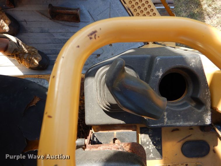 image for item DO1476 2002 Caterpillar D3G  dozer