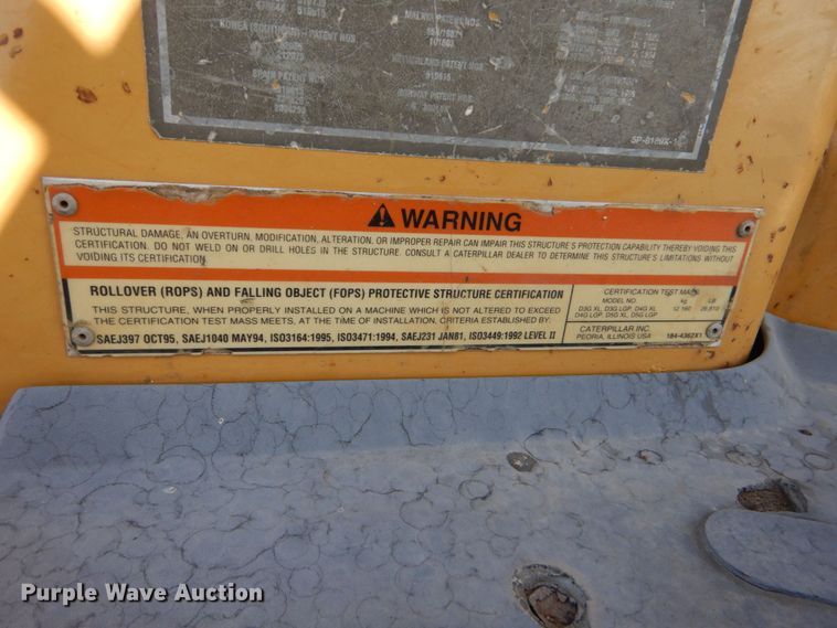 image for item DO1476 2002 Caterpillar D3G  dozer