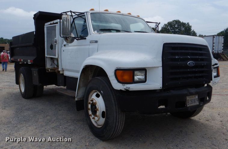 image for item DO1486 1995 Ford F800  dump truck