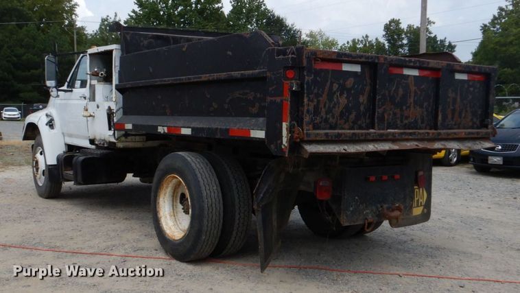 image for item DO1486 1995 Ford F800  dump truck